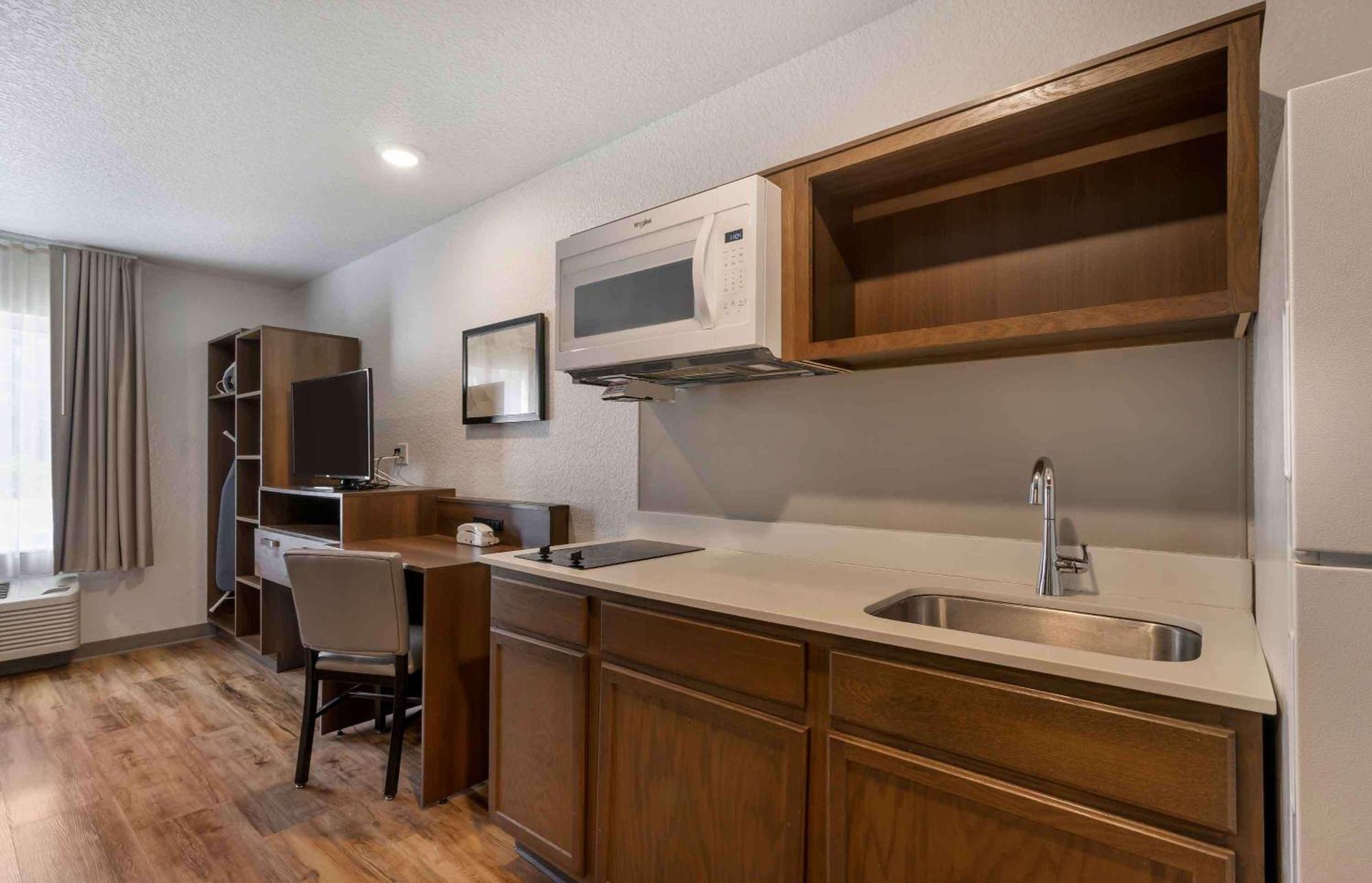 Extended Stay America Select Suites - Tampa - Brandon - East Heartland Exterior foto